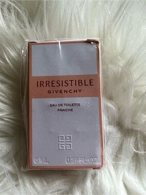 Givenchy Irresistible Eau de Parfum Mini - Soft Pink & White